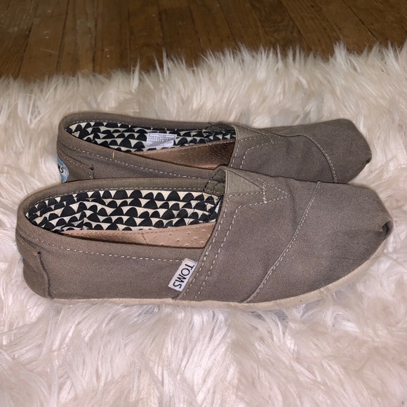 Toms - Picture 2 of 2